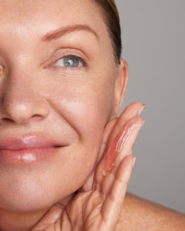 A happy woman with Young Goose Hyperbaric Mask on her hand